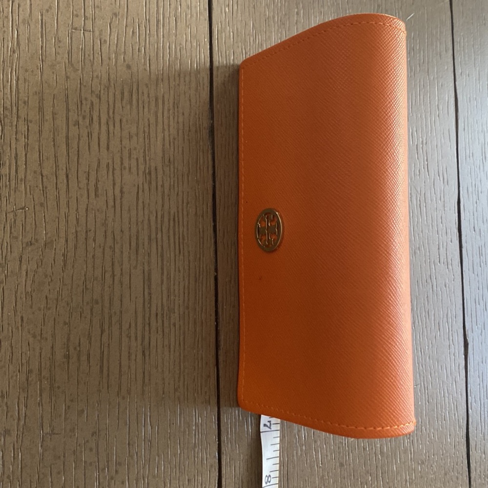 Tory Burch sun glass case - Picture 2 of 4